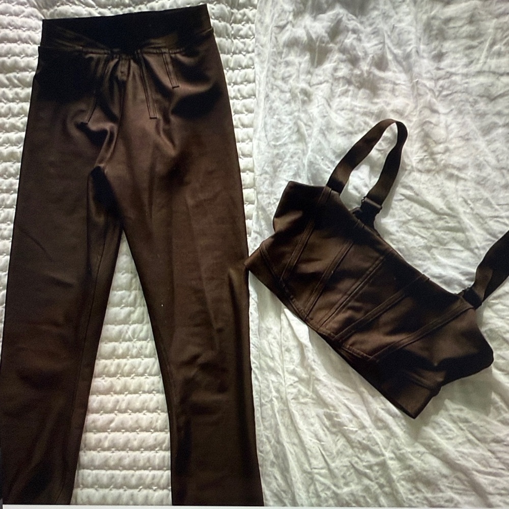 ALO Yoga dark Brown Leggings and matching bra
